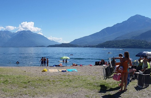 Big apartment, 3 bedrooms, 2 bathrooms, private garden, 200mt far from Como Lake