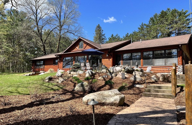 Big Arb Ranch Lake Home w/pier, air-mini splits cable wi-fi minutes to Minocqua