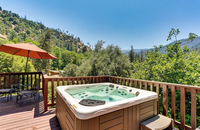 Big Bar Home w/ Hot Tub & Fire Pit!