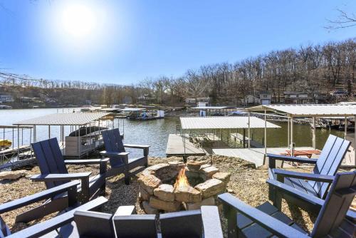 Big Bear Bungalow - Stay Waterfront to Lake of the Ozark