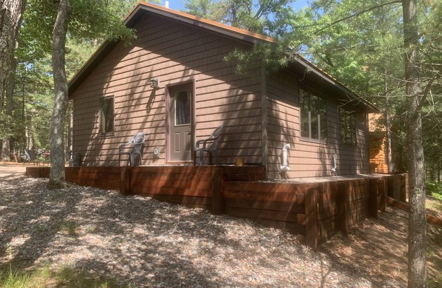 New year round St Germain River cabin w/access to Pickerel Lake