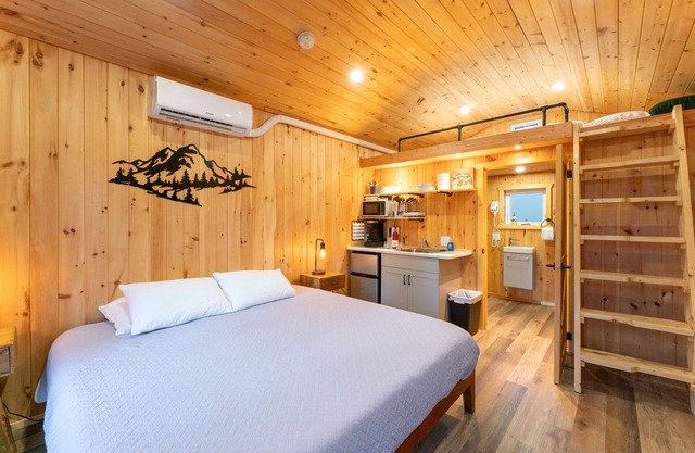Big Bear Micro Cabin with loft at Spotted Bear Retreat