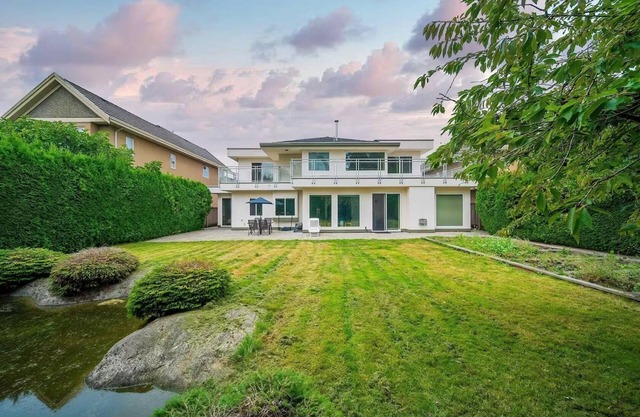 Big Beautiful House in Richmond center