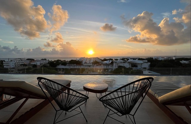 Big Beautiful Studio Apartment - Rooftop Pool Ocean View