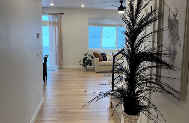 Big, Bright, New - 4 bedroom house with Mountain View in Eagle Mountain