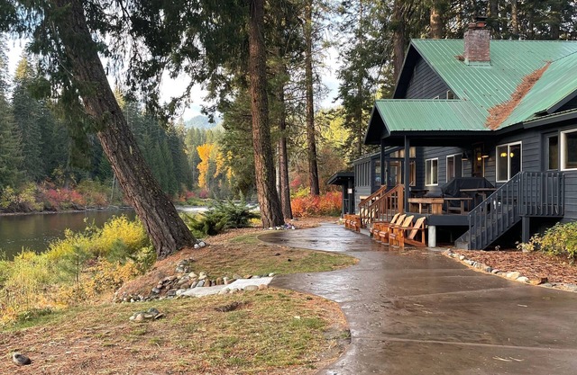 River's Edge - Familienfreundliche Hütte am Wasser