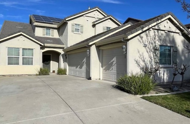 Big family home+garage near park