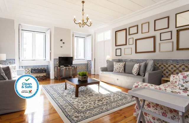 BIG APARTMENT CHIADO/BAIRRO ALTO WITH TERRACE up to 22 people