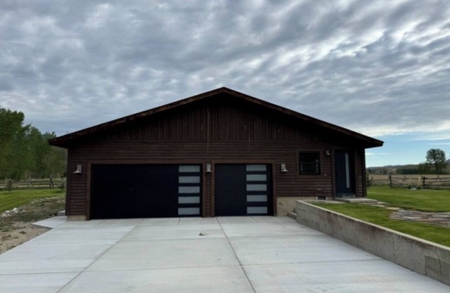Big Hole River Bungalow - Suite 1 - Divide, MT