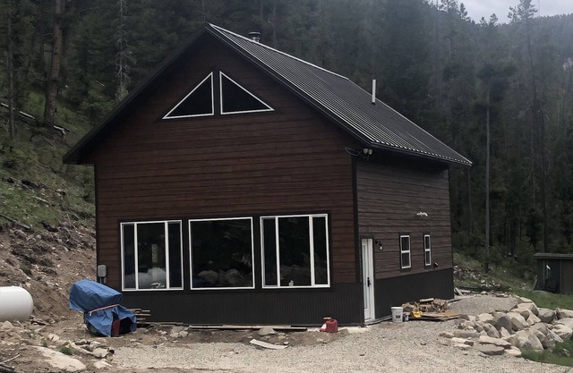 Big Hole Valley cabin near river access