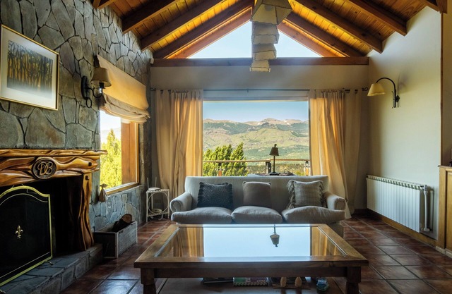 Big House with Mountain Views in San Martín de los Andes