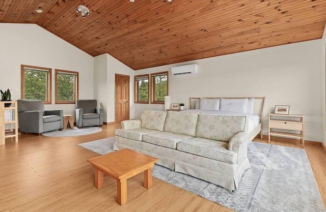 Big Lake Lakeside Villa w Sauna