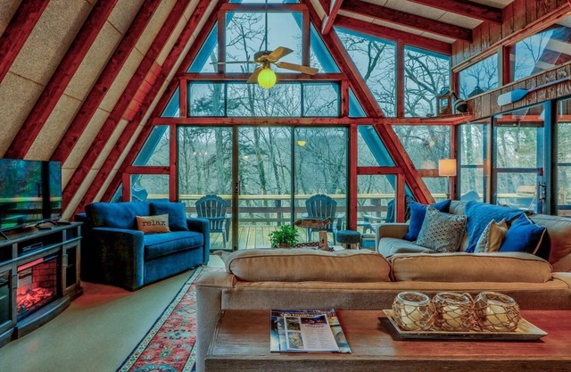 Big Lake 'Livin A-Frame Chalet in Innsbrook Resort