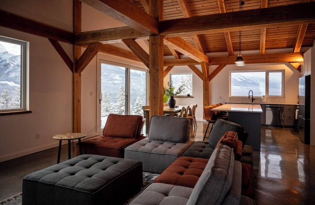 Big Little Cabin - Couples & Families Getaway with Panoramic Views