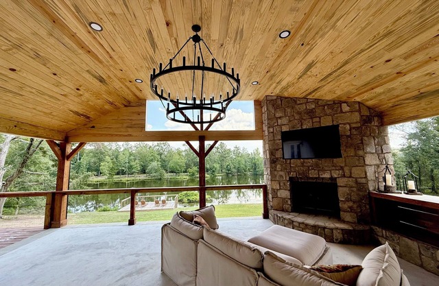 Big Oak: Fishing Getaway