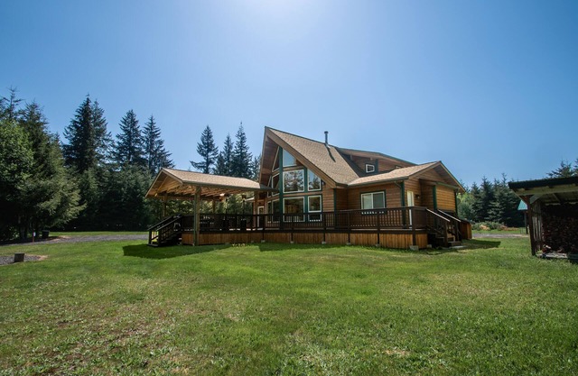 Big Pine Retreat in Forks, WA near the Calawah River