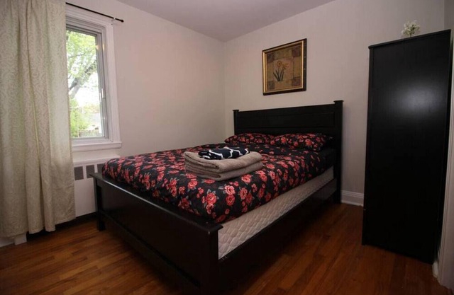 Big Quiet and Modern House close to Airport