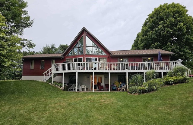 Big Red Lakefront Getaway at Canadian Lakes