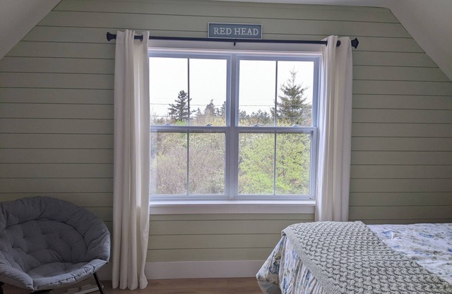 Big Sea Beach House.. 3 bedroom cottage in an oceanside subdivision