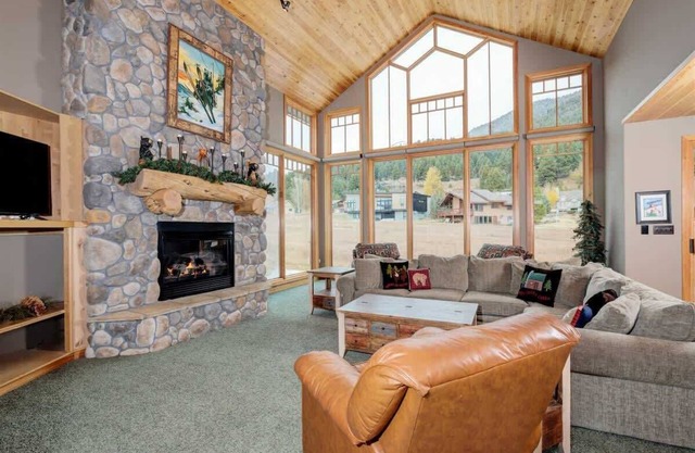 Big Sky Meadow Village Spacious Custom Home
