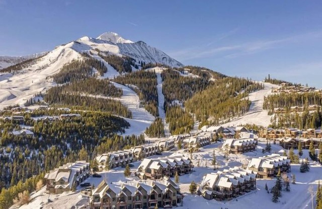 Big Sky Saddle Ridge Chalet! Ski In/Out! Private Hot Tub and Grill!