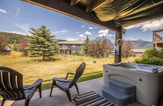 Big Sky Town Center condo w/ gorgeous views and hot tub! - Firelight Mountain Bearadise