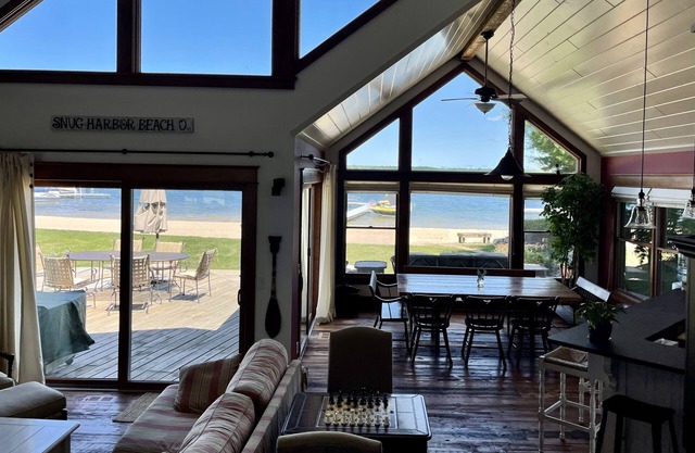 Big Star Lake House - all seasons, lake front vacations