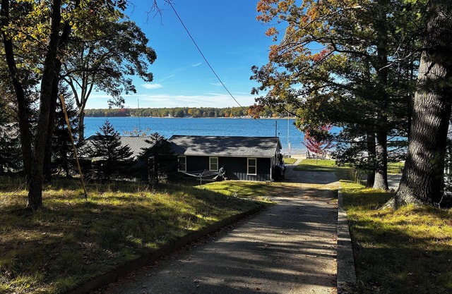 Big Star Lake Waterfront 4-bedroom cottage