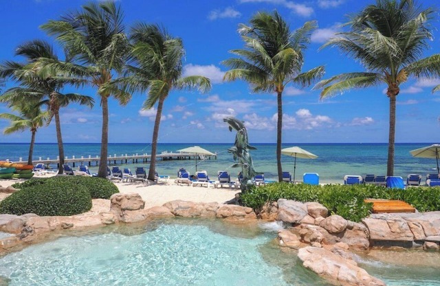 Big Studio jacuzzi tub Charming resort in the delightful East End with AC, WiFi