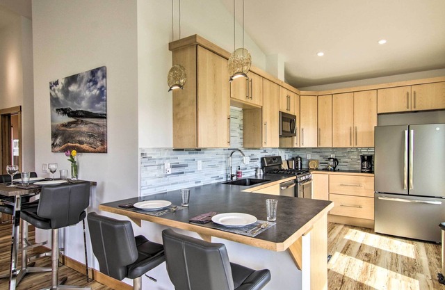NEW! Big Timber Nature Retreat w/ Mountain Views!