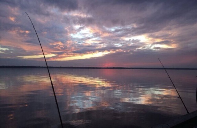 Big water lakefront with sunset views, large deck, private dock and boat ramp