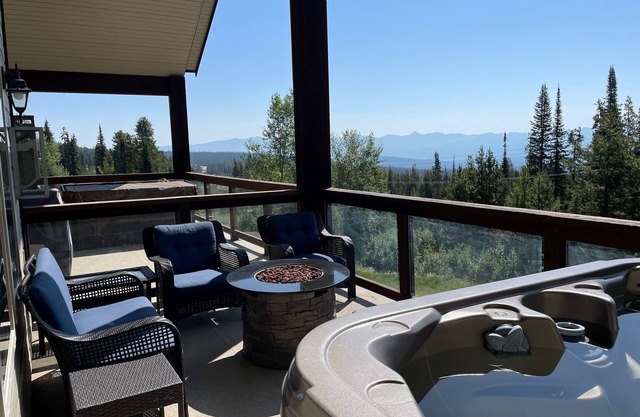 Big White Large Hundefreundliches Chalet mit eigenem Whirlpool!
