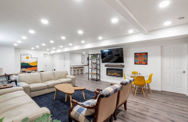 Big Yard, Cozy Home, Relaxation and Waffles Too!