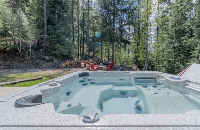 Bigfoot Base Camp-12% off last minute, Hot Tub