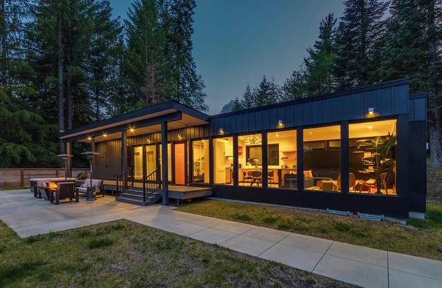 Bigfoot Encounter, Pickleball Court, River, HotTub, EV