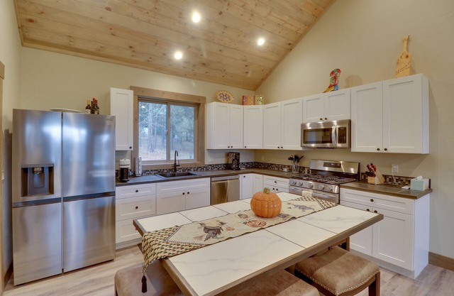 Bigfork Cottage w/ Lake Views: 5 Mi to Downtown