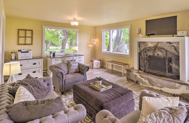 NEW! Bigfork Home w/ Mtn Views - Close to Lake!