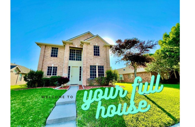 BIG group/Family friendly *King sized bed* 3mins to the mall* Close to highways*