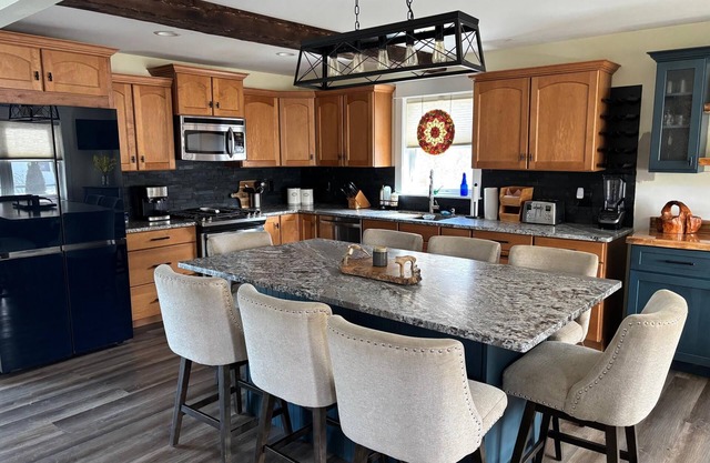 Biker's Paradise!! 4 bedroom home in Champlain Islands near bike path and lake