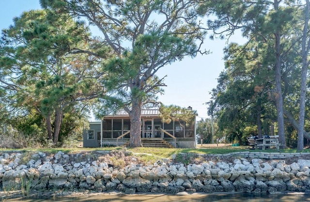 Bill's Bay Breeze-Beautiful Alligator Point Home