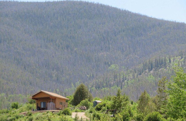 Rechnungen Mountain Cabin ist ein umweltfreundlicher Urlaub in einer Blockhütte!