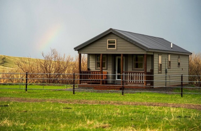 Billy Creek Cabin- Brand New Cabin with Access to 6,000+ acre ranch!
