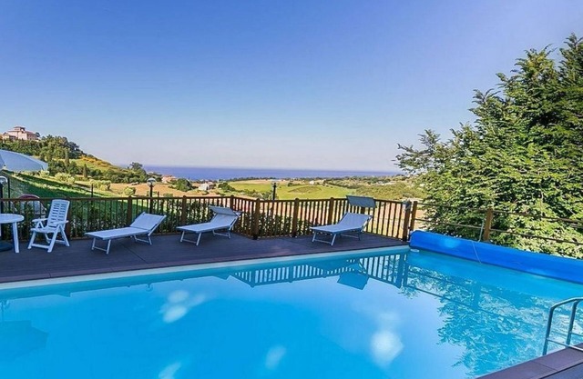 BILOCALE N.89 - Country House "La casa di Carla", free swimming pool, 3 km from the sea