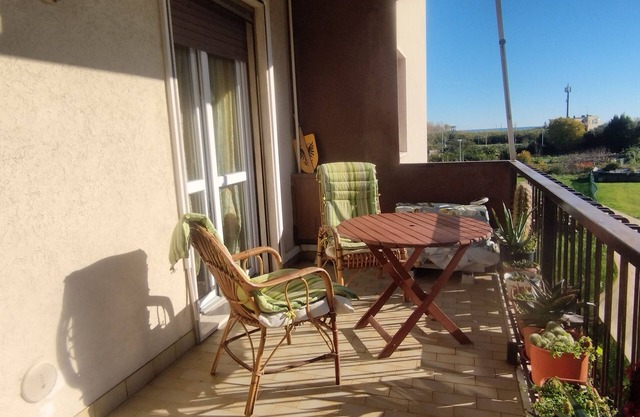 Bilocale vista Gallinara, Albenga