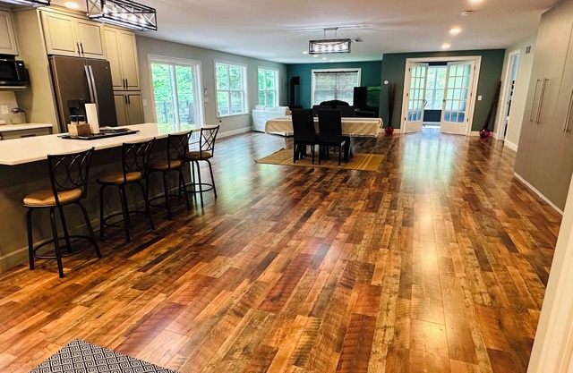 Bimbadeen Loft: Huge Open Plan 2-bedroom! Bring the boat, kids, and the dog!