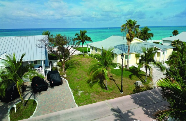 Bimini Bungalow in Bimini Bay Resort, Ocean View, Across from Infinity Pool