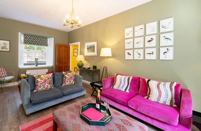 Binrock Lodge - Stylish House with Garden & Parkin