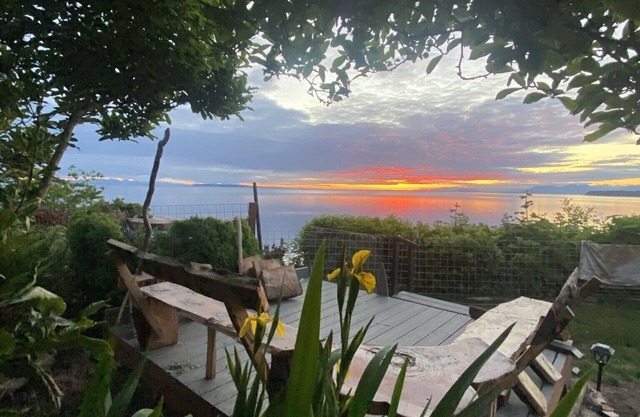 Waterfront on Washingtons Northern Border, Soaring Eagles Never ending sunsets