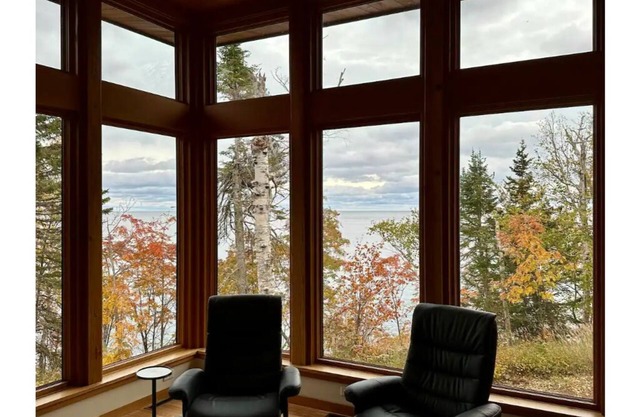 Birch Bluffs, modern eco friendly house, 5 minutes from Lutsen Mountain.