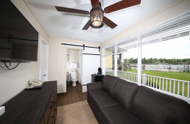Birch Cottage - 3 Br - on Beautiful Sparrow Lake
